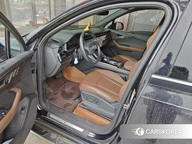Audi Q7 2021 Черный из Китая, фото 6