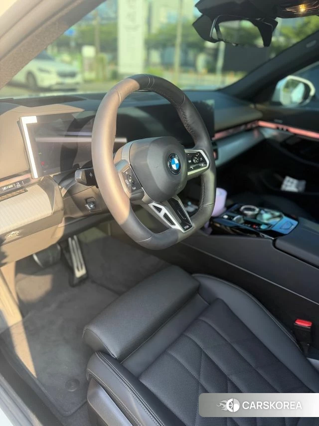 BMW 5 Series (G60) 2025 Белый из Кореи, фото 6