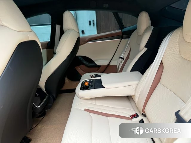 Tesla Model S 2023 Красный из Кореи, фото 6