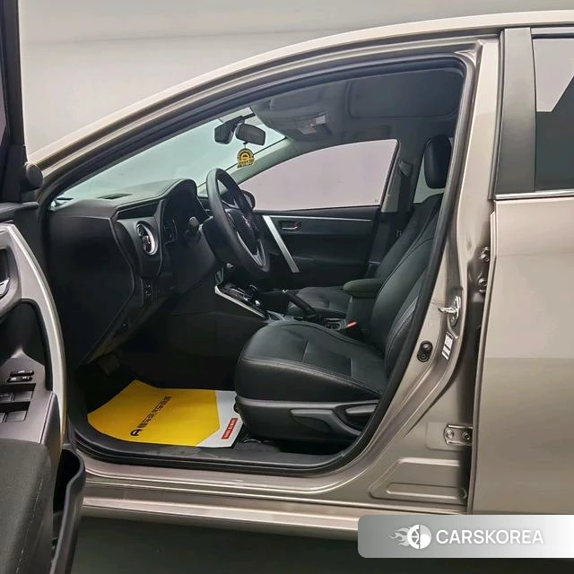 Toyota Corolla dual engine E+ id 4207074 из Китая 16