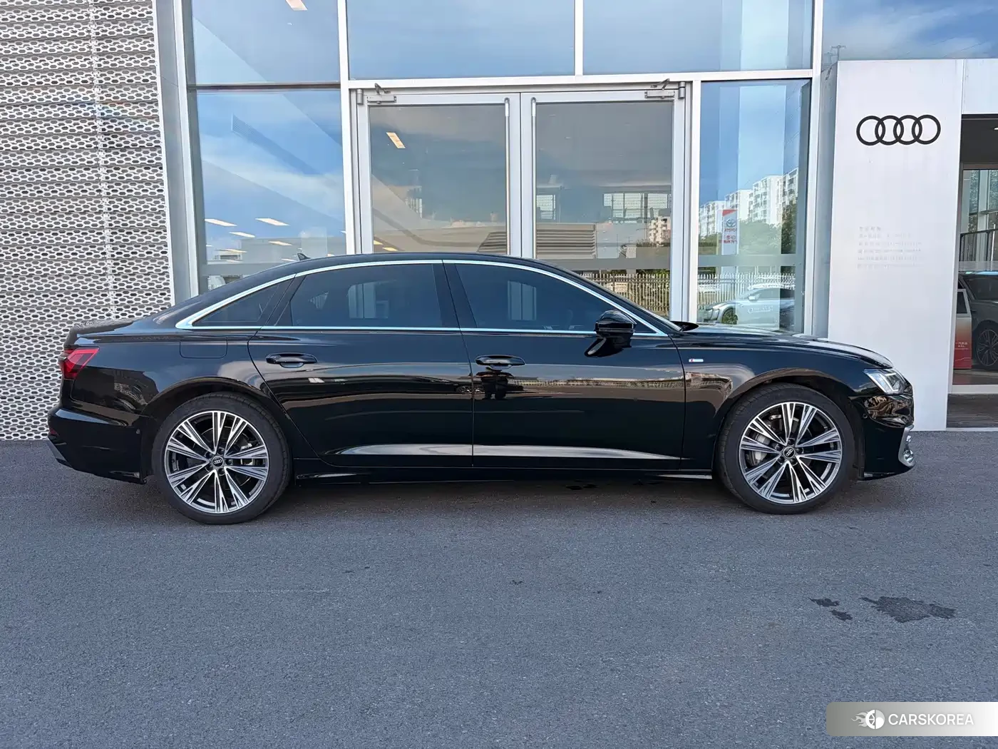 Audi A6L id 4649340 из Китая 13
