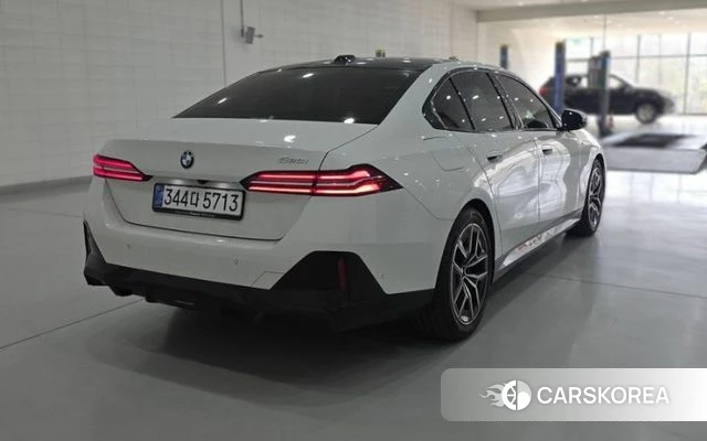 BMW 5 Series (G60) 2025 Белый из Кореи, фото 6