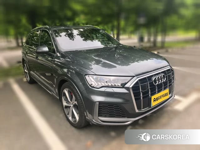 Audi Q7 2023 Темно-серый из Китая, фото 6