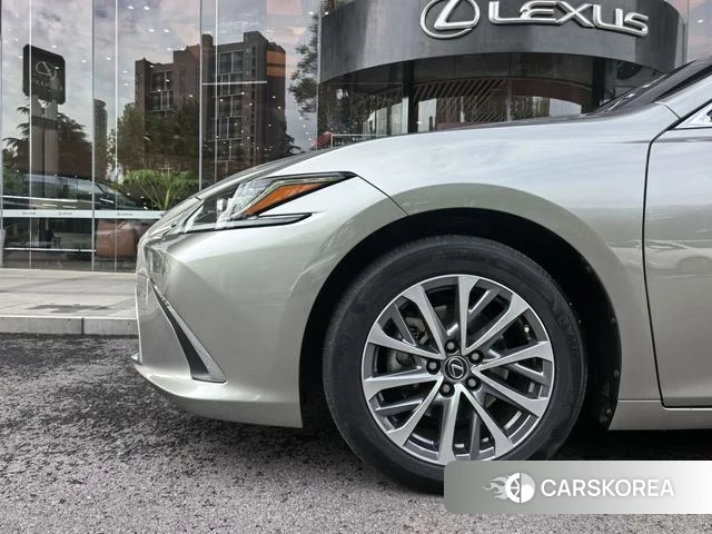 Lexus ES id 4297687 из Китая 13