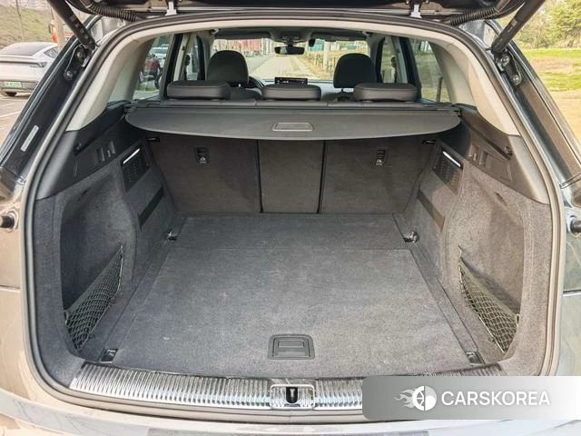 Audi Q5L 2021 Темно-серый из Китая, фото 6