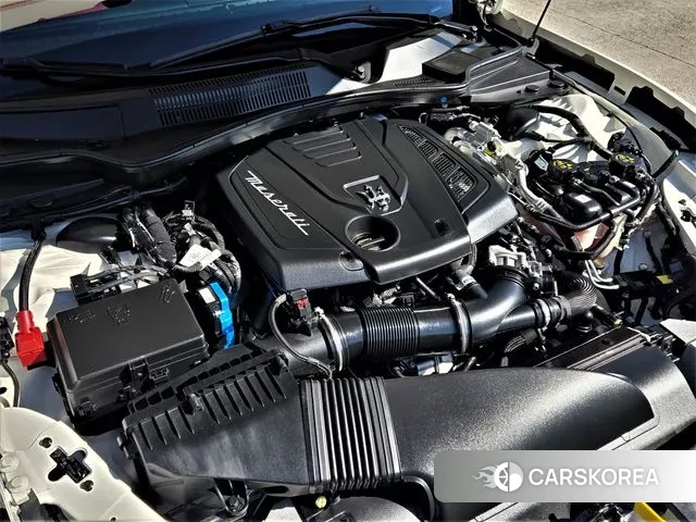 Maserati Ghibli id 3671187 из Кореи 16