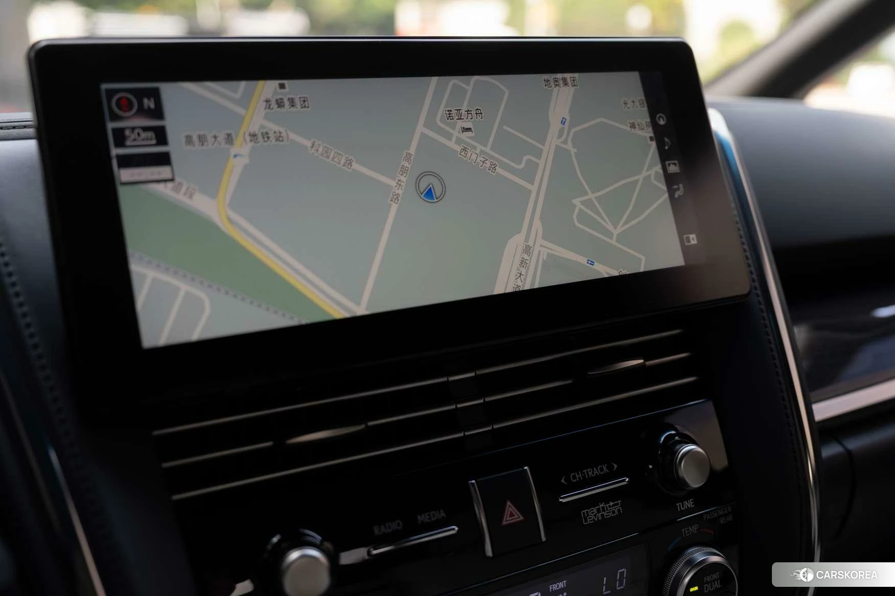Lexus LM id 4440994 из Китая 13