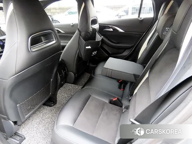 Infiniti Q30 id 3761179 из Кореи 16