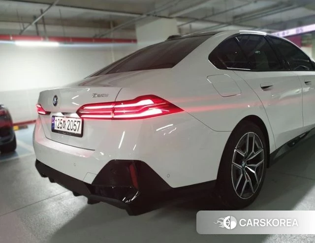 BMW 5 Series (G60) 2024 Белый из Кореи, фото 6