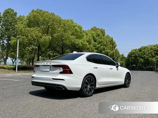 Volvo S60 id 4253818 из Китая 9