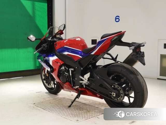 Honda CBR1000RR-R FIREBLADE id 4391928 из Японии 6