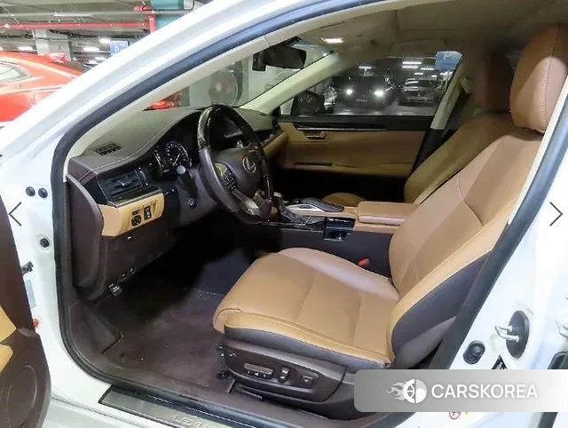 Lexus New ES300h id 3647414 из Кореи 16