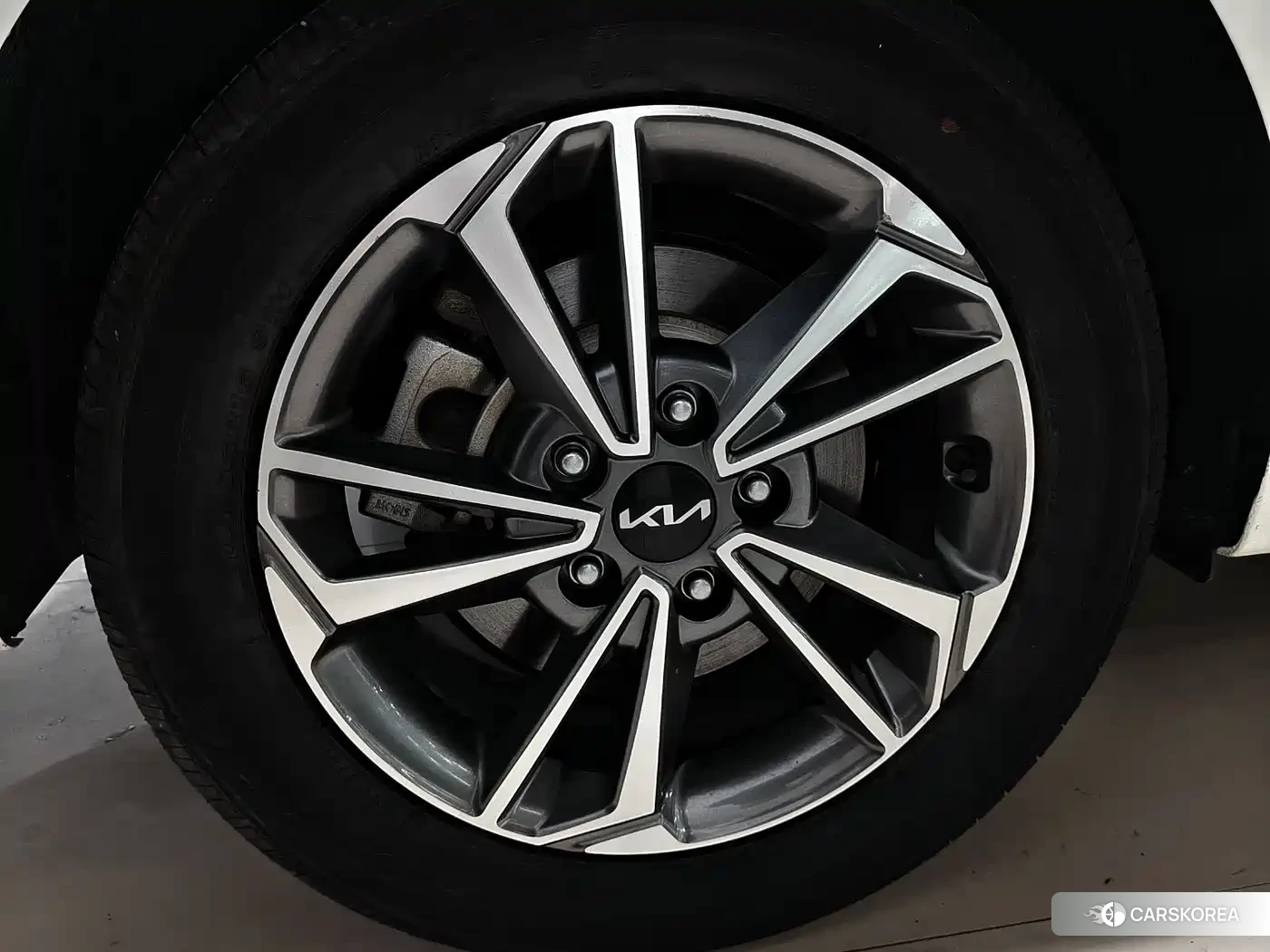 Kia K3 2023 Белый из Китая, фото 6