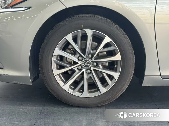 Lexus ES id 4273697 из Китая 14