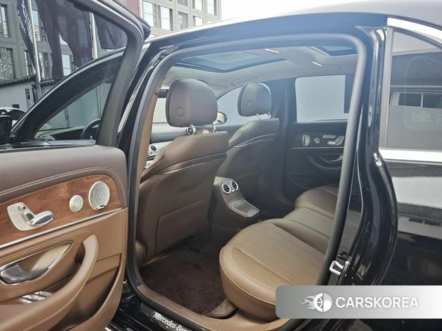 Mercedes-Benz E-class 2023 Черный из Китая, фото 6
