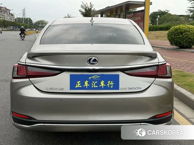 Lexus ES 2021 Серебристо-серый из Китая, фото 6