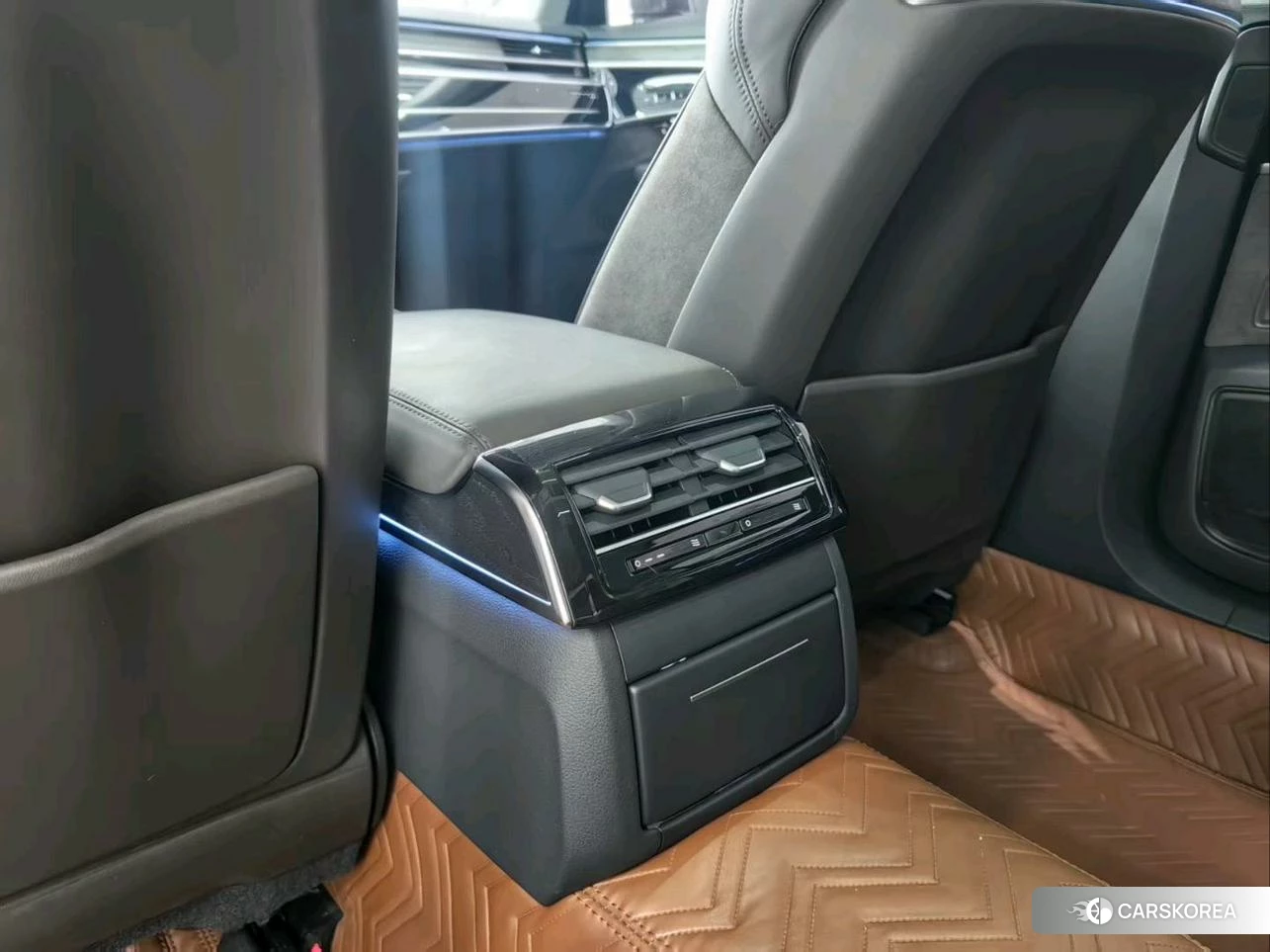 Audi A8 id 4498761 из Китая 25