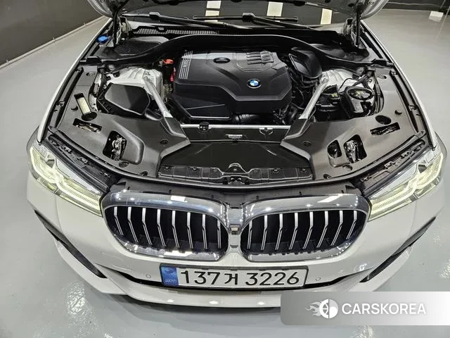 BMW 5 Series (G30) id 3354535 из Кореи 16