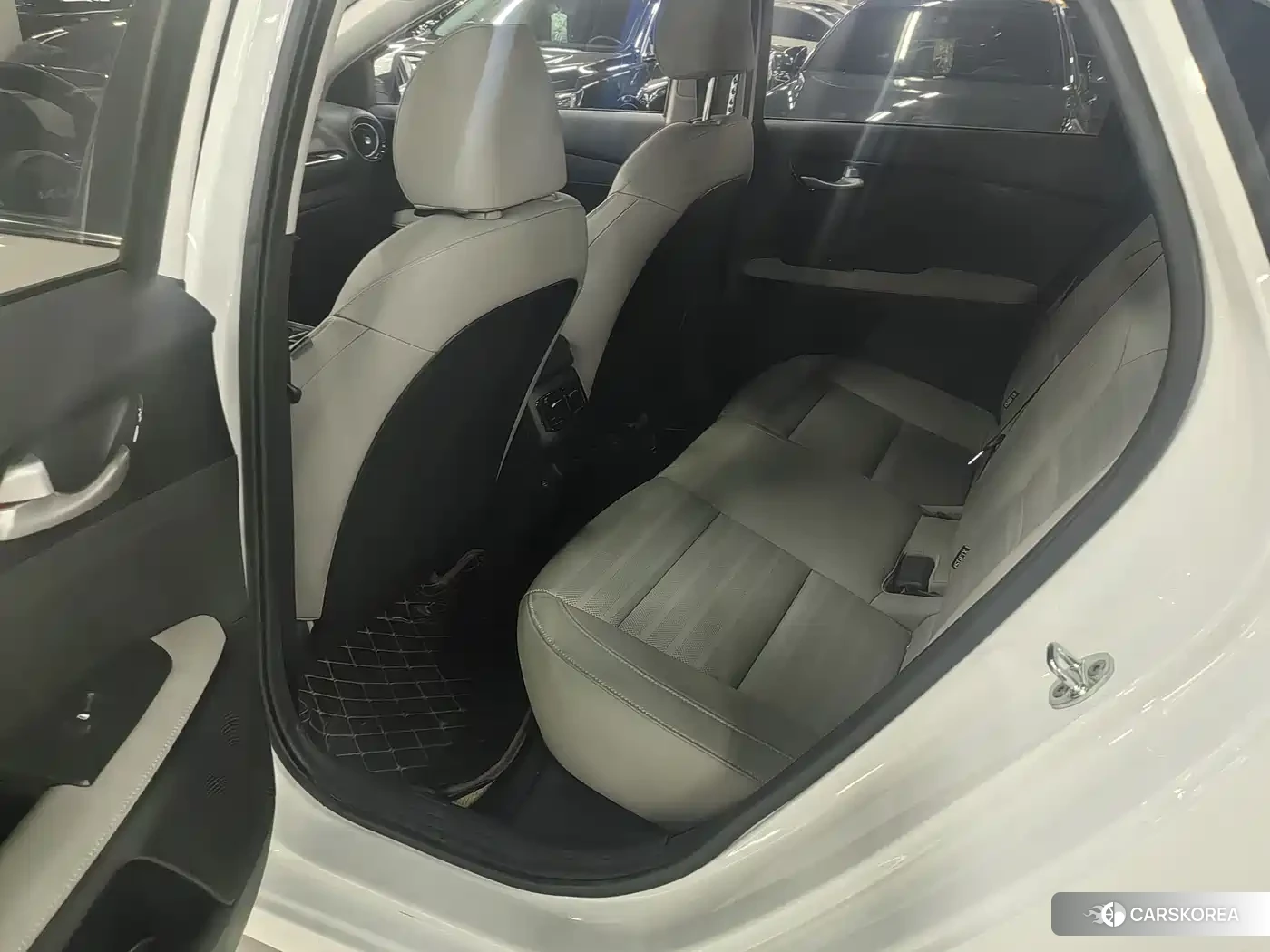 Kia K3 2023 Белый из Китая, фото 6