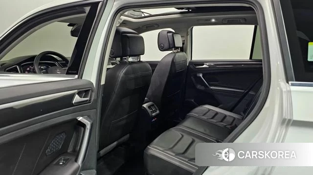 Volkswagen Tiguan second Generation 2022 Белый из Кореи, фото 6
