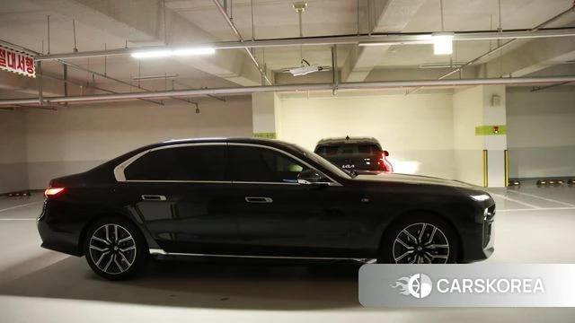 BMW 7 Series (G70) id 4016831 из Кореи 8