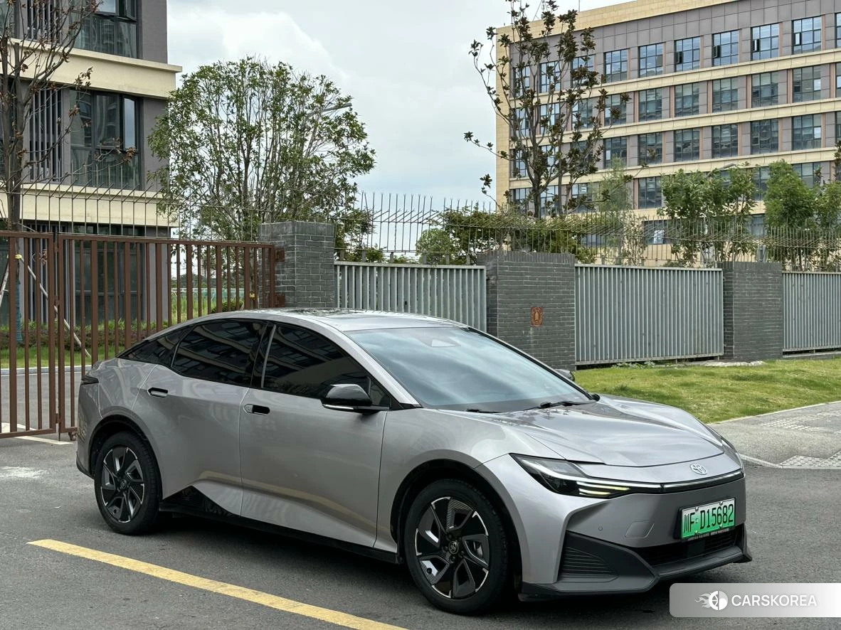 Toyota bZ3 id 4498758 из Китая 15