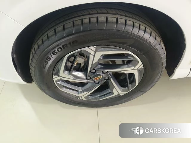 Red flag HS3 2024 Белый из Китая, фото 6