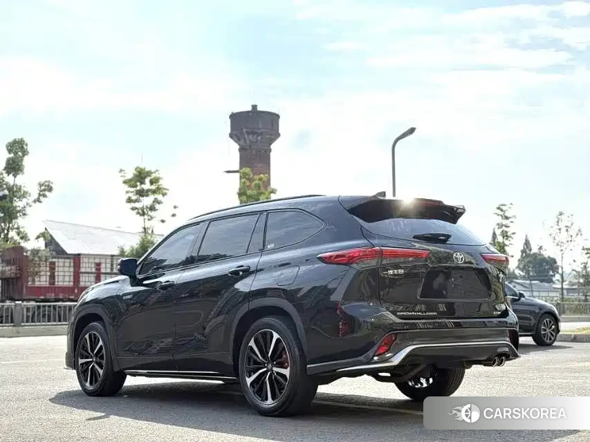 Toyota Crown 2022 Черный из Китая, фото 6