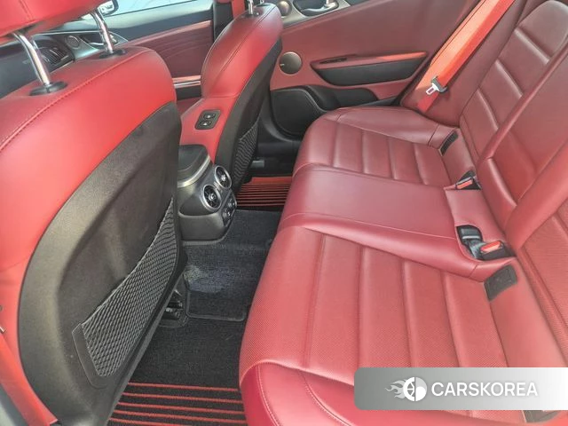 Kia Stinger id 3796351 из Кореи 16