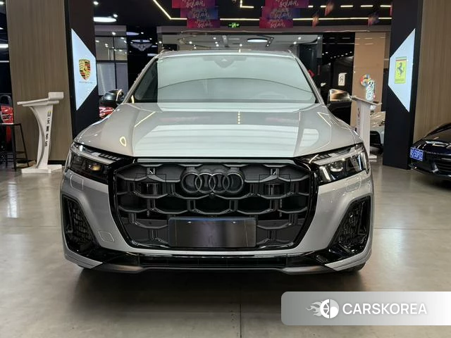Audi SQ7 2024 Серебристо-серый из Китая, фото 6