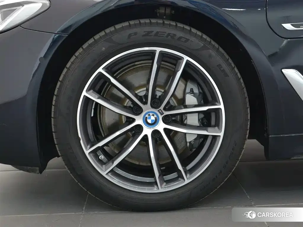 BMW 5 Series New Energy id 4559753 из Китая 11