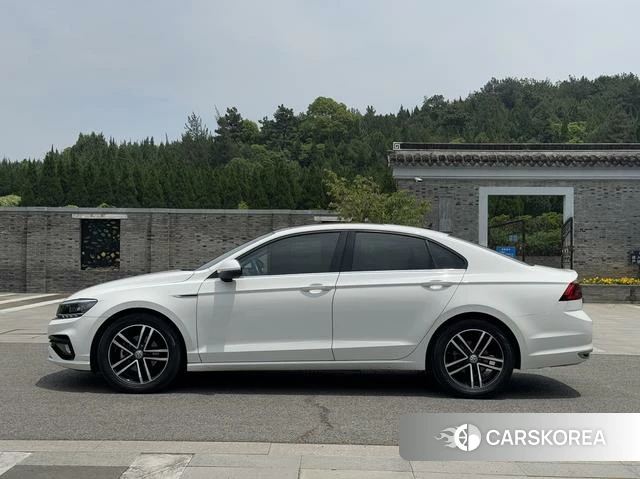 Volkswagen Lingdu 2021 Белый из Китая, фото 6