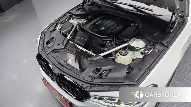 BMW 5 Series (G30) id 3647383 из Кореи 16