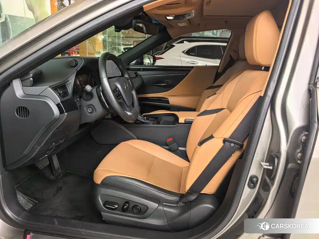 Lexus ES 2023 Silver/gray из Китая, фото 6