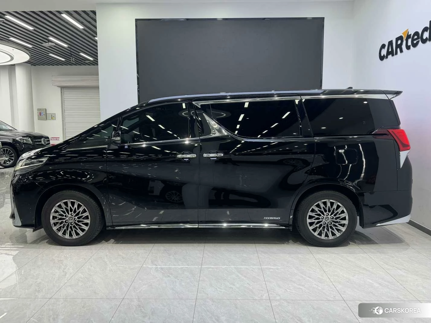 Lexus LM id 4461359 из Китая 11