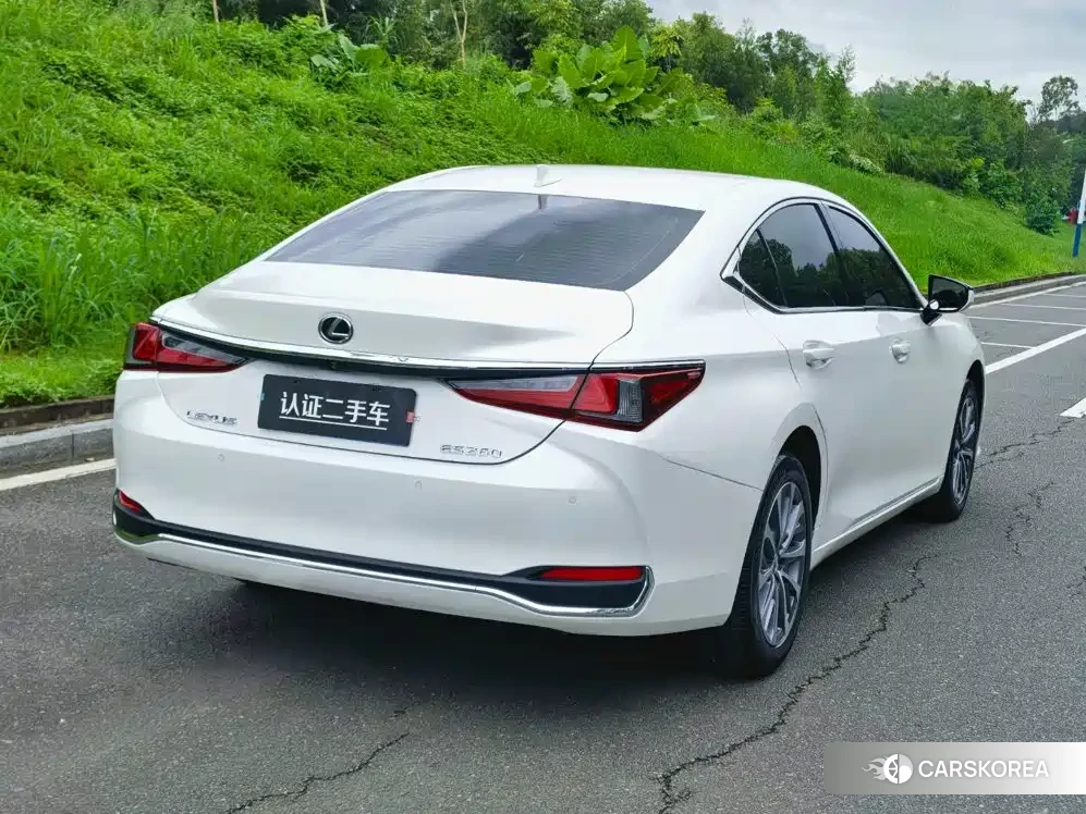 Lexus ES id 4659709 из Китая 28