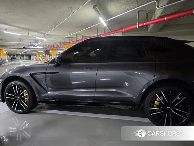 Aston Martin DBX 2023 Серый из Кореи, фото 6