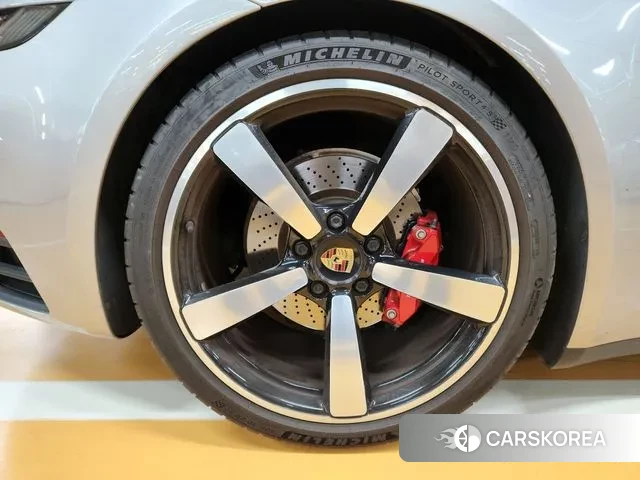 Porsche 911(992) id 3225025 из Кореи 16