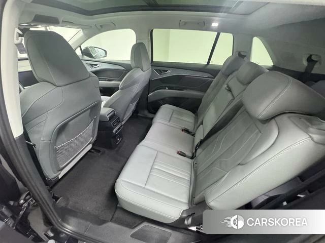 Audi Q5 e-tron 2023 Черный из Китая, фото 6
