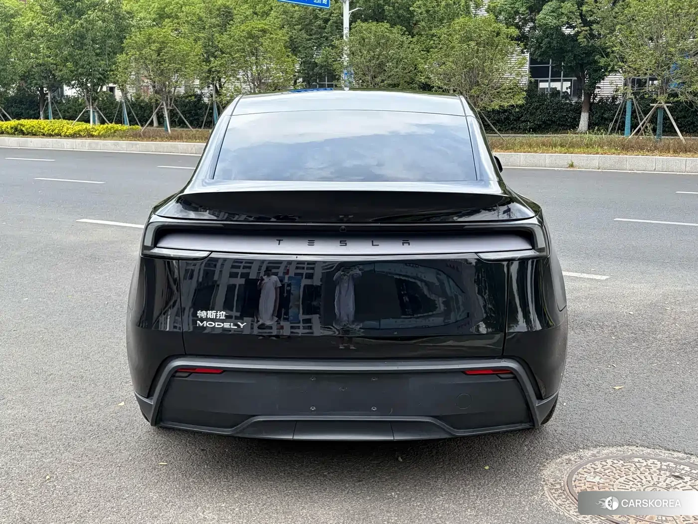 Tesla Model Y 2025 Черный из Китая, фото 6