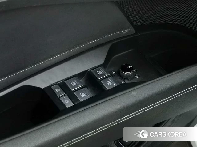 Audi Q5 e-tron id 3969106 из Китая 21