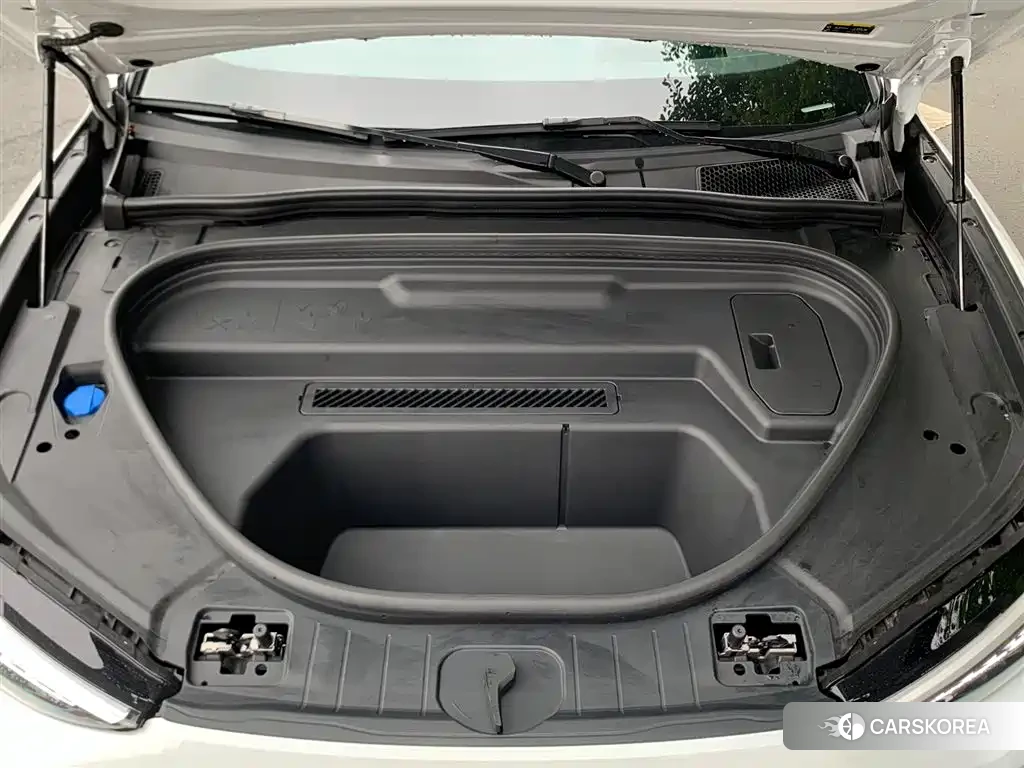 Audi Q6L id 4622471 из Китая 14