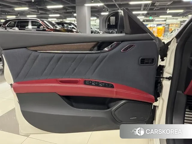 Maserati Quattroporte id 3412266 из Кореи 13