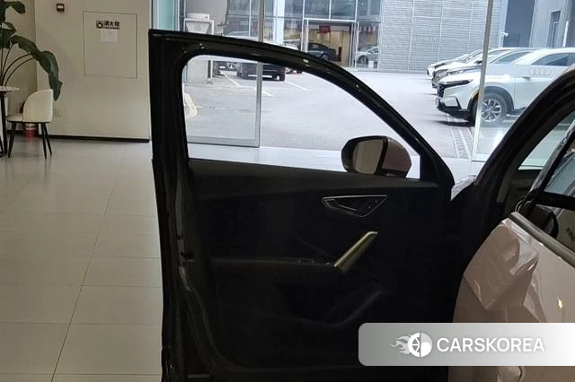 Audi Q2L id 3939480 из Китая 13