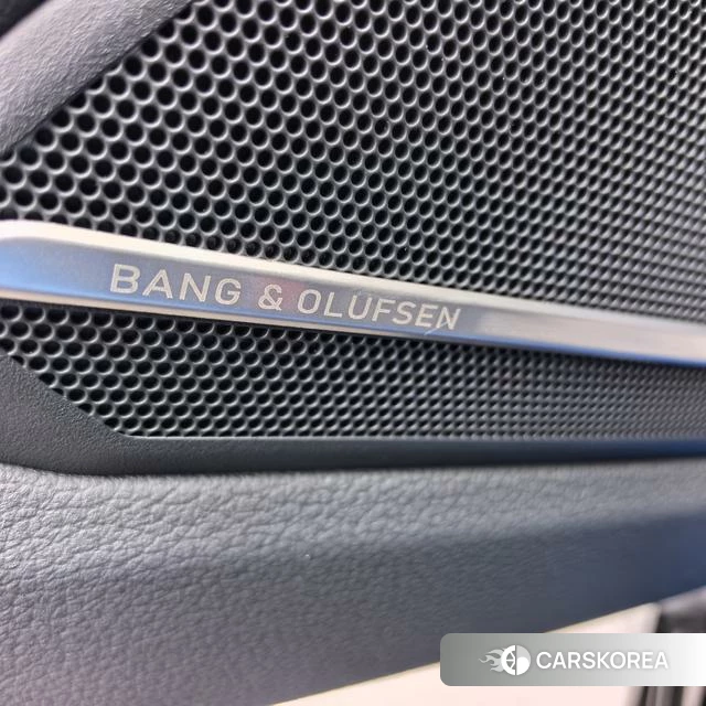 Audi A6L id 4348969 из Китая 10