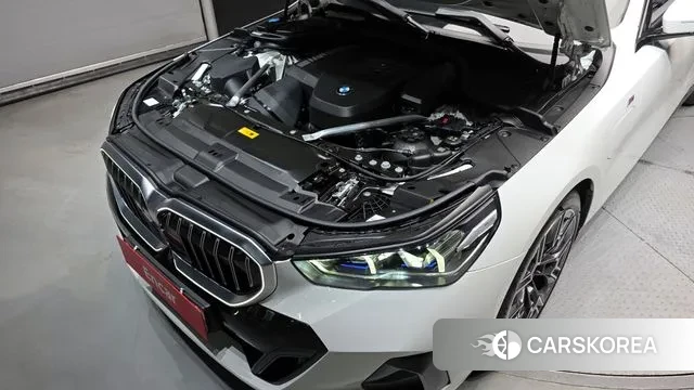 BMW 5 Series (G60) id 3011013 из Кореи 16