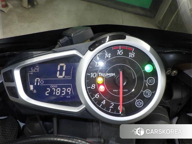 Triumph DAYTONA 675R id 3946628 из Японии 28