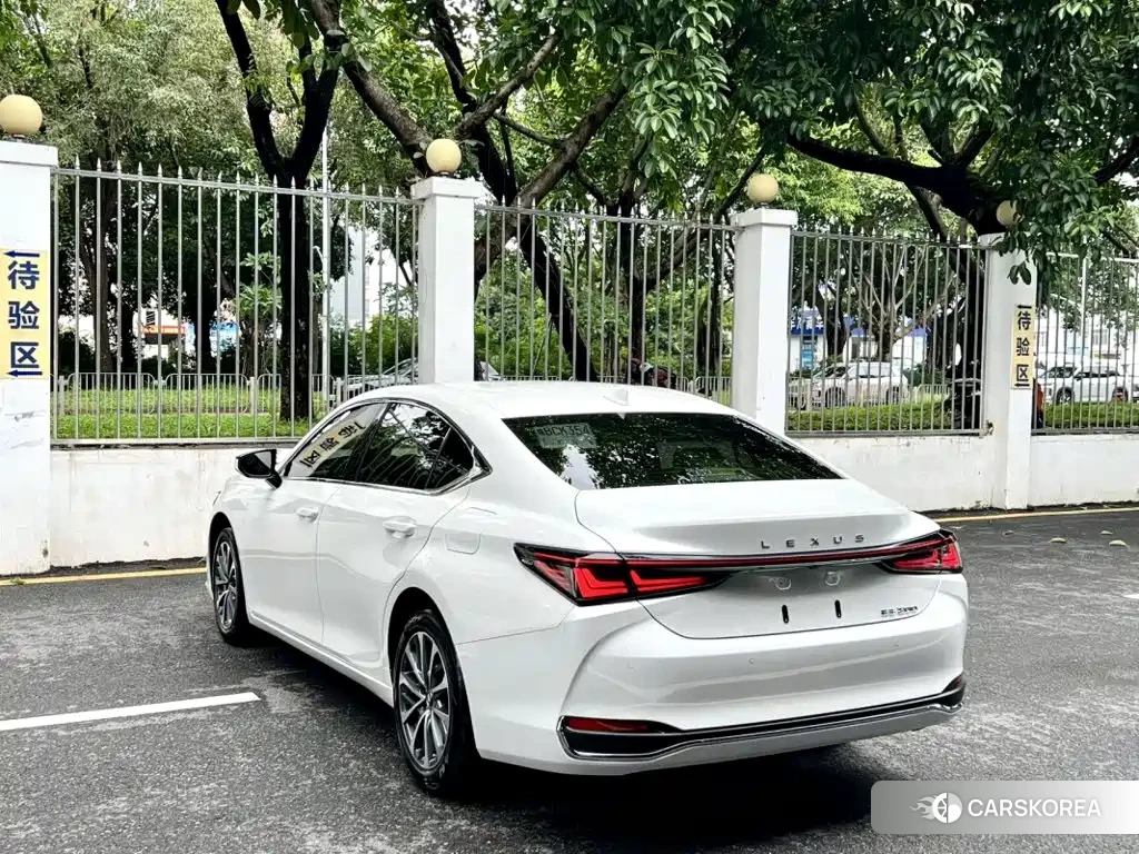Lexus ES 2025 Белый из Китая, фото 6