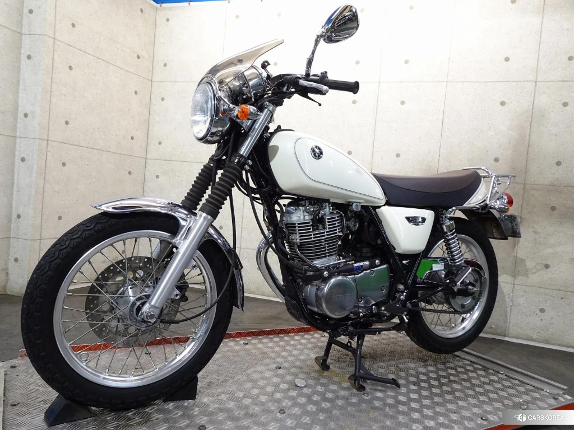 Yamaha SR 400 id 4182828 из Японии 7
