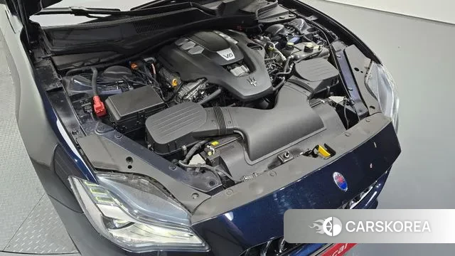 Maserati Quattroporte id 2969546 из Кореи 16